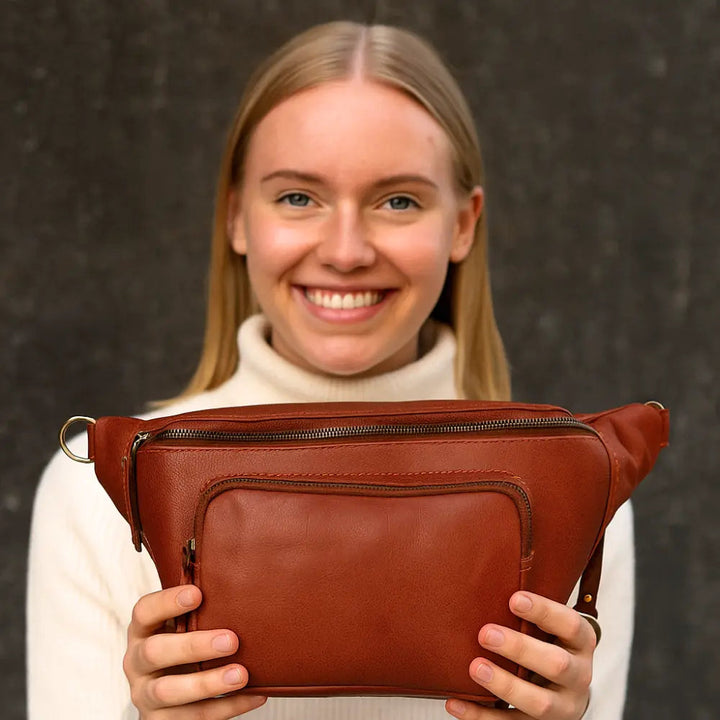 Style Paris i mørkebrun. Flot unisex bumbag i kraftigt vintagelæder m. stort hovedrum og frontlomme Octopus Denmark