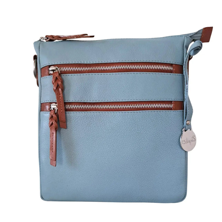 Style Playa i smukt lyseblåt læder med brune detalje. Skøn skulder- og crossbodytaske med flotte kontraster Octopus Denmark