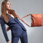 Style Mexico i en flot cognacfarve. Smuk stor lædertaske til hånd, skulder & crossbody Octopus Denmark