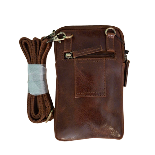 BEMÆRK: Kollektionsprøve. Style Pique i mørkebrun. Mindre skulder- og crossbodytaske i kraftigt læder f.eks. til din smartphone