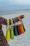 BEMÆRK: Kollektionsprøve. Style Limassol i en flot sommergul. Skøn lille håndtaske / clutch med flot flettet håndrem Octopus Denmark