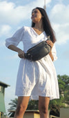 Style Norma i sort m. guld. Vidunderlig stor bumbag i læder m. masser af rum. Rolls-Royce modellen indenfor bumbags - Octopus Denmark