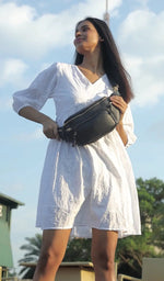 Style Norma i sort m. guld. Vidunderlig stor bumbag i læder m. masser af rum. Rolls-Royce modellen indenfor bumbags - Octopus Denmark