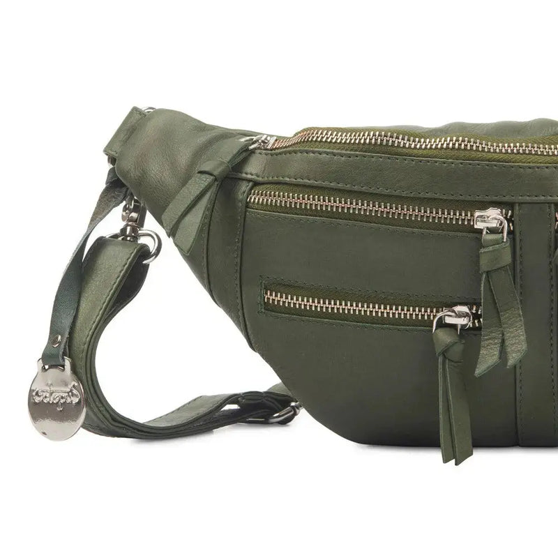 Style Honduras i flot armygrøn. Cool bumbag i kraftigt læder med masser af rum og lommer Octopus Denmark