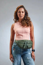Style Honduras i flot armygrøn. Cool bumbag i kraftigt læder med masser af rum og lommer Octopus Denmark