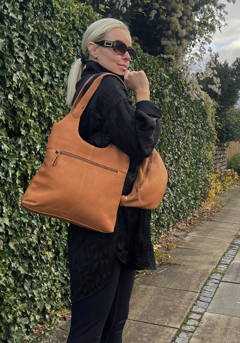 BEMÆRK: Fotoprøve. Style Laos i cognac. Ultrasmuk lædertaske, elegant kombineret skulder-, hånd- og crossbodytaske - Octopus Denmark
