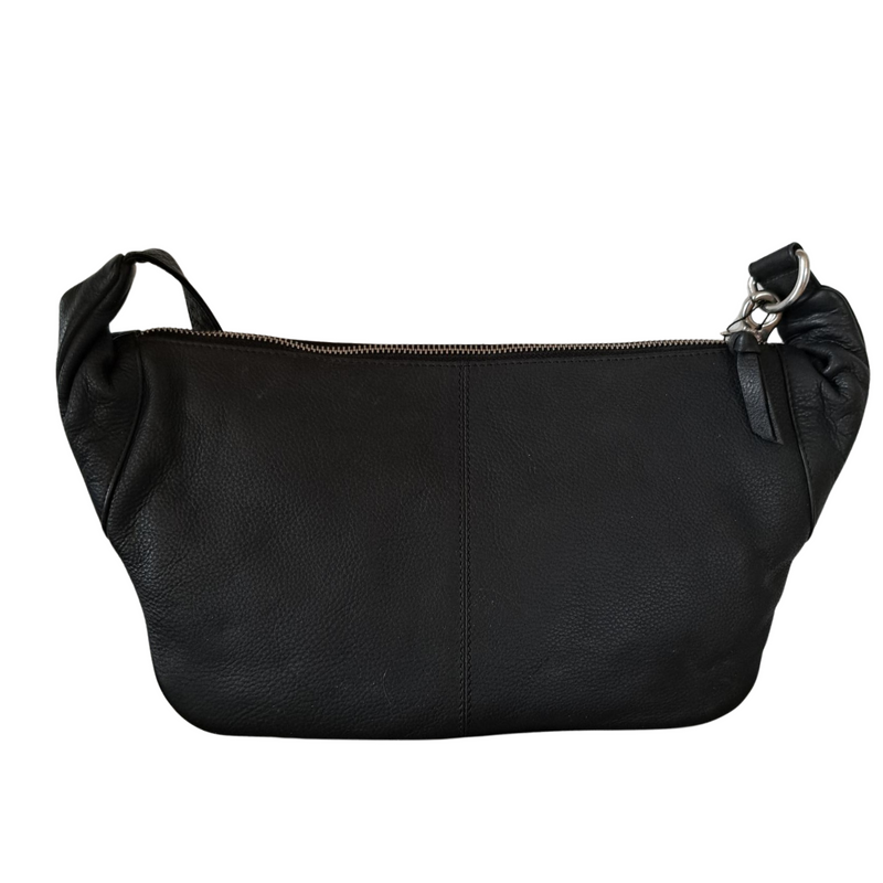 BEMÆRK: Kollektionsprøve. Style Parrot i sort. Meget stor unisex bumbag i smukt kvalitetslæder med otte udvendige rum/lommer