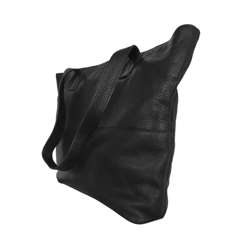 BEMÆRK: Kollektionsprøve. Style Nandi i sort. Flot, klassisk hånd- og skuldertaske i kraftigt sort læder