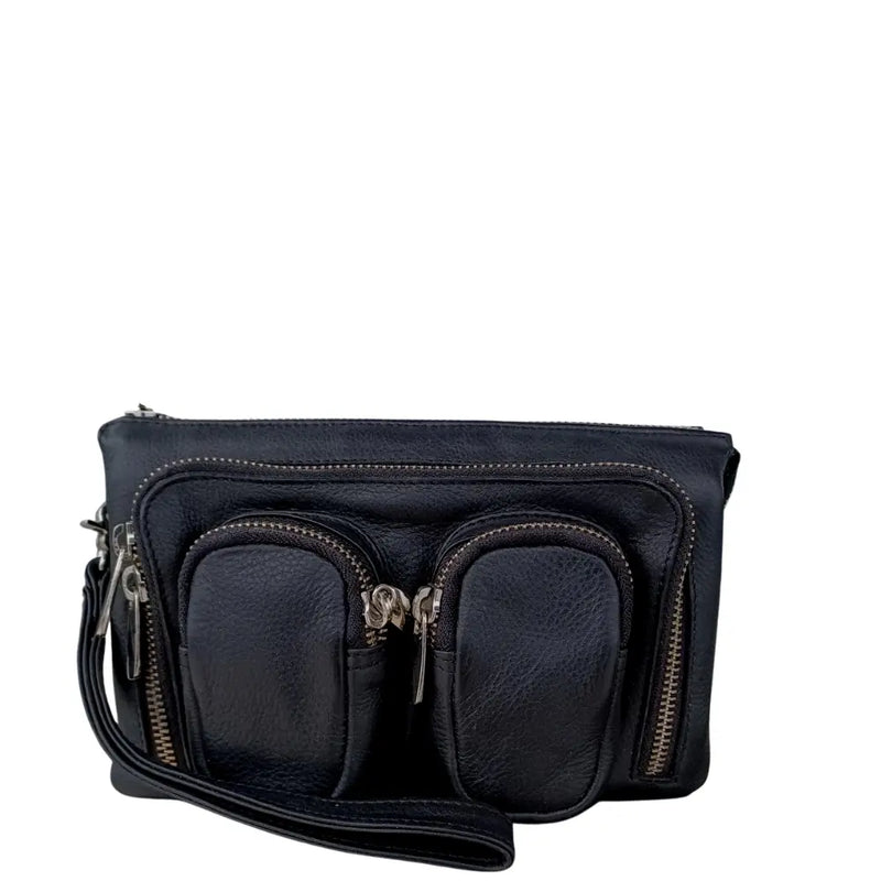BEMÆRK: Kollektionsprøve. Style Nevile i sort læder m. lynlåse i sølv. Suveræn clutch, skulder,- og crossbodytaske Octopus Denmark