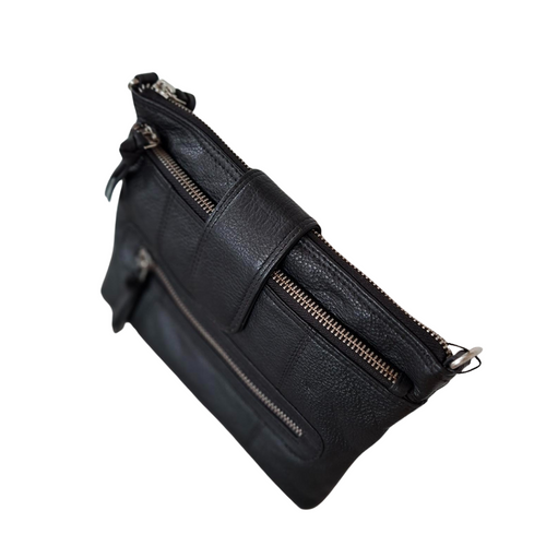 BEMÆRK: Kollektionsprøve. Style Pure i sort læder m. flotte lynlåse i sølv. Skøn mindre skulder,- og crossbodytaske