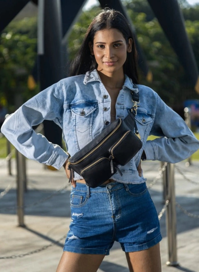  BEMÆRK: Kollektionsprøve. Style Nile i sort læder m. lynlåse, ringe & karabiner i guld. Suveræn skulder,- crossbody- & bumbag taske