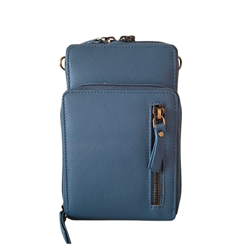 BEMÆRK: Kollektionsprøve. Style Olysses i mørkeblå. Mindre skulder- og crossbodytaske i kraftigt læder, perfekt til din smartphoneendige rum