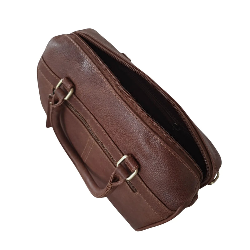 BEMÆRK: Kollektionsprøve. Style Palau. Super cool håndtaske i kraftigt mørkebrunt læder. Inkl. skulderrem til crossbody Octopus Denmark