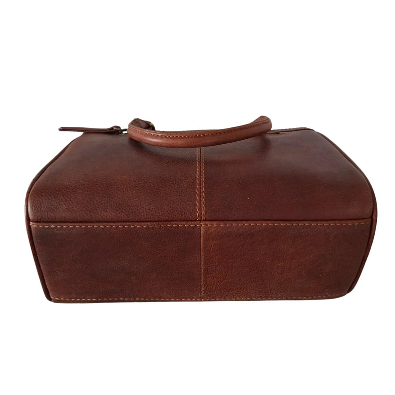 BEMÆRK: Kollektionsprøve. Style Palau. Super cool håndtaske i kraftigt mørkebrunt læder. Inkl. skulderrem til crossbody Octopus Denmark