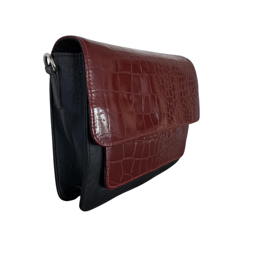 BEMÆRK: Kollektionsprøve. Style Polar i sort/mørkebordeaux. Fantastisk smuk lædertaske til crossbody / skuldertaske / clutch