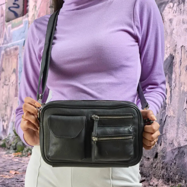 BEMÆRK: Kollektionsprøve. Style Olivia i sort med masser af rum og lommer. Suveræn skulder,- og crossbodytaske i flot læder - Octopus Denmark