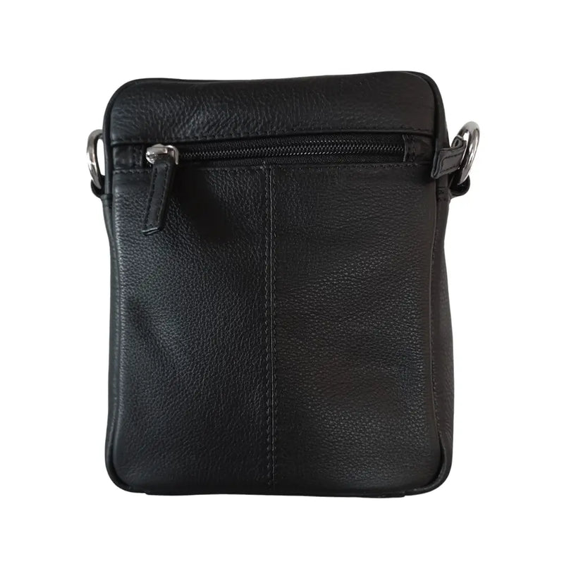 BEMÆRK: Kollektionsprøve. Style Orbit i sort med sølv. Perfekt unisex skulder- og crossbodytaske i smukt kvalitetslæder Octopus Denmark