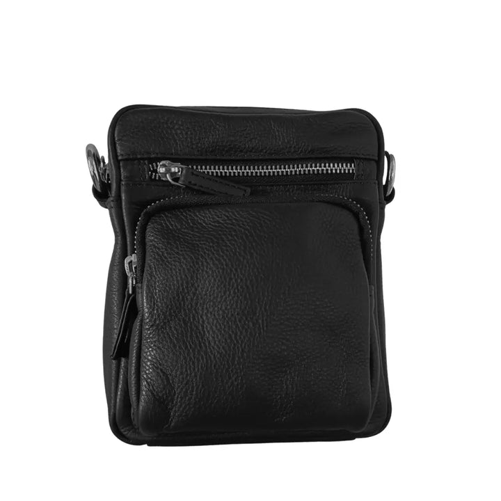 BEMÆRK: Kollektionsprøve. Style Orbit i sort med sølv. Perfekt unisex skulder- og crossbodytaske i smukt kvalitetslæder Octopus Denmark