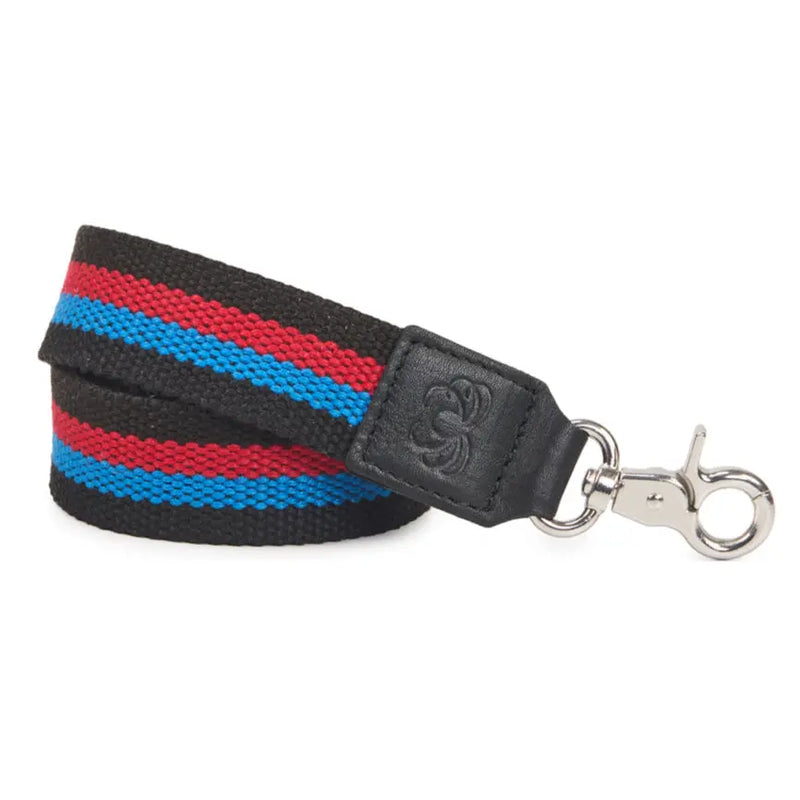 BEMÆRK: Kollektionsprøve. Style Orbit i sort med sølv. Perfekt unisex skulder- og crossbodytaske i smukt kvalitetslæder Octopus Denmark