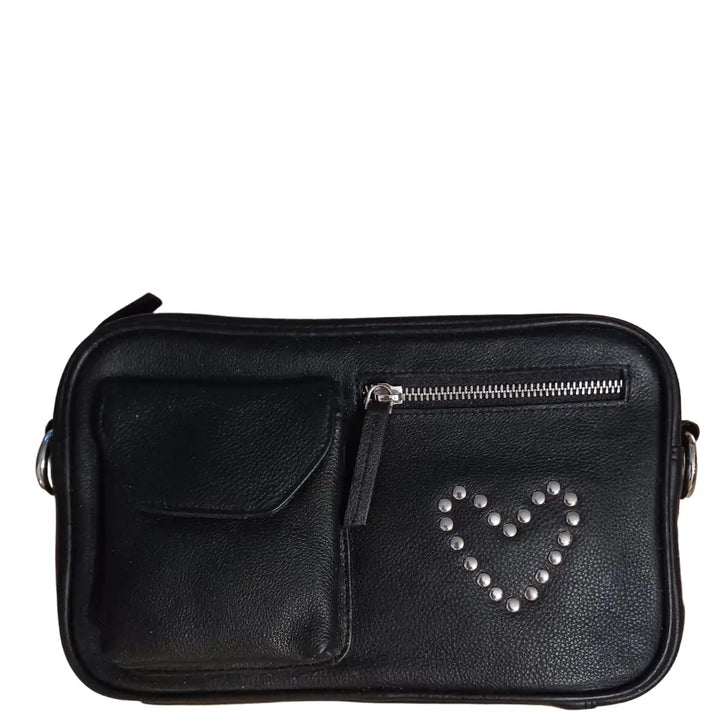 BEMÆRK: Kollektionsprøve. Style Orion i sort m. hjerte af nitter i sølv. Suveræn skulder,- og crossbodytaske med fittings i sølv Octopus Denmark