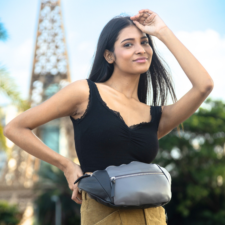 BEMÆRK: Kollektionsprøve. Style Neptune i mørkegrå / sort. Stor tofarvet bumbag i kvalitetslæder m. masser af rum Octopus Denmark