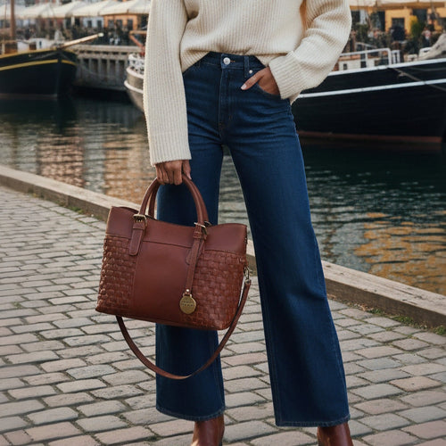 Style Panama i flot mørkebrun. Eksklusiv hånd-, skulder, og crossovertaske i læder med smukke flettede detaljer Octopus Denmark