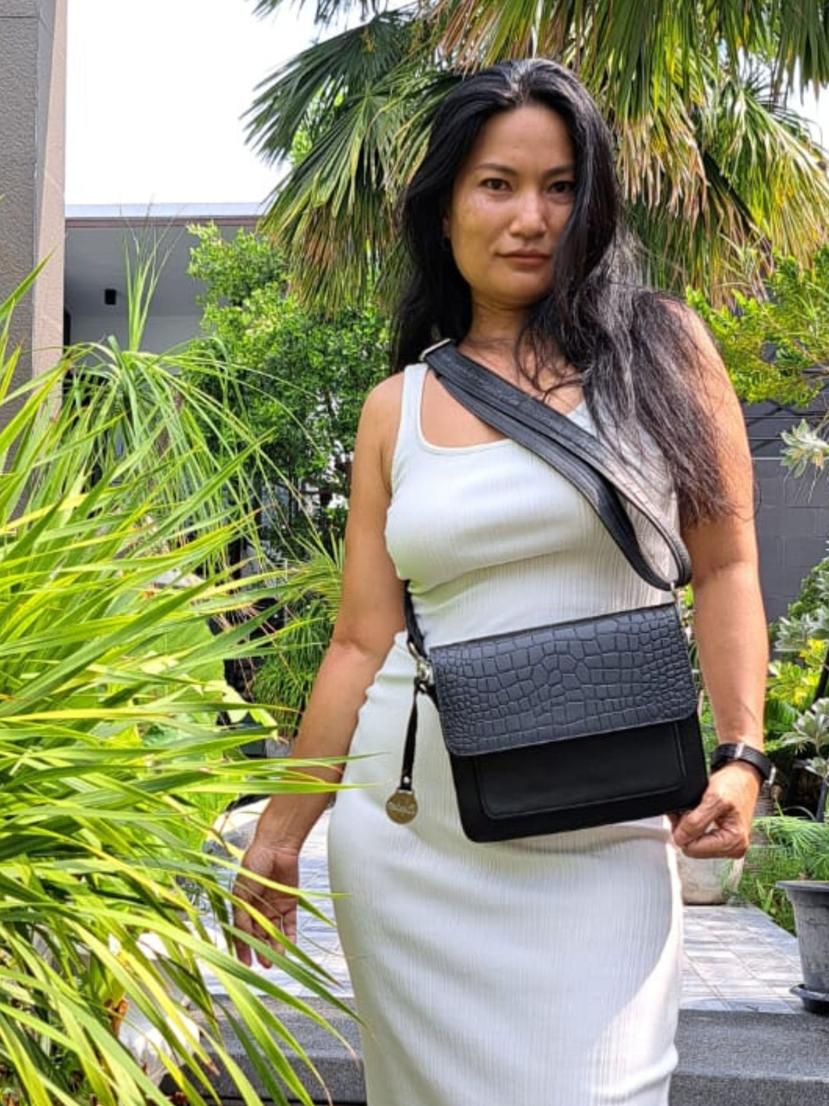 Style Qian i sort DDM læder. Fantastisk smuk crossbodytaske / skuldertaske / clutch