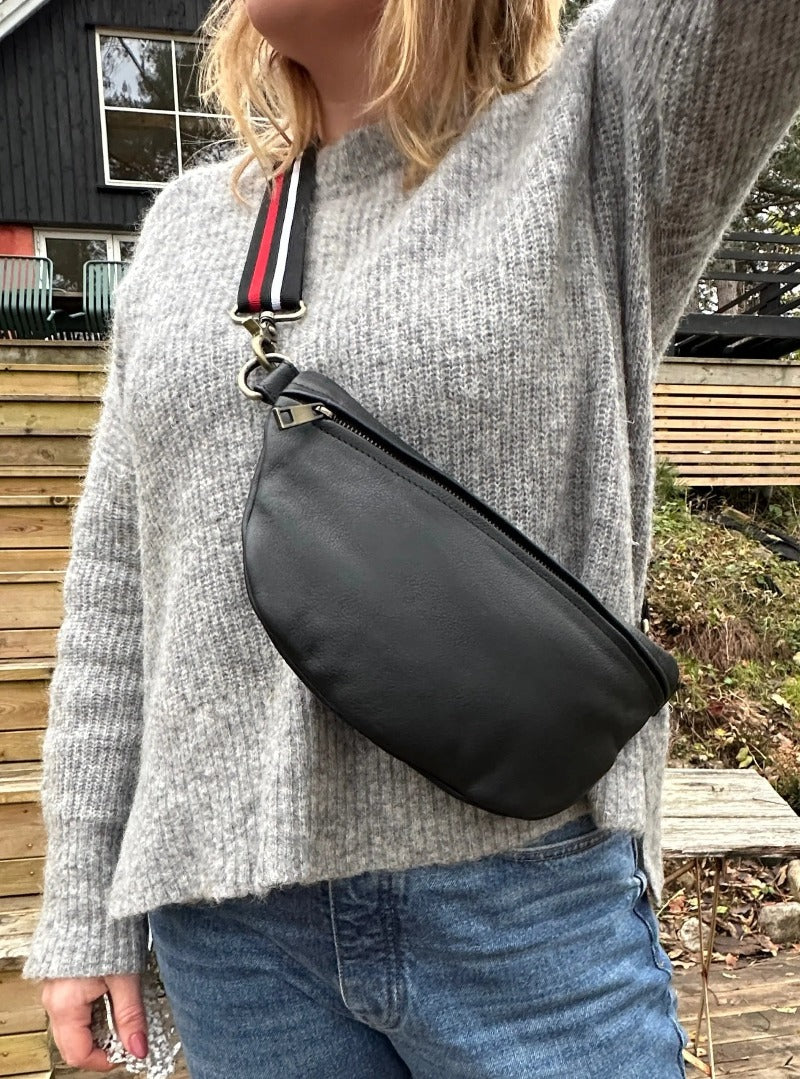 Style Fanny i sort: Cool bumbag med justerbar rem og flotte messingringe Octopus Denmark