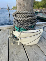 Style Ghita i råhvid læder: Flot, cool bumbag i mellemstørrelse m. flot lynlåsdetalje Octopus Denmark