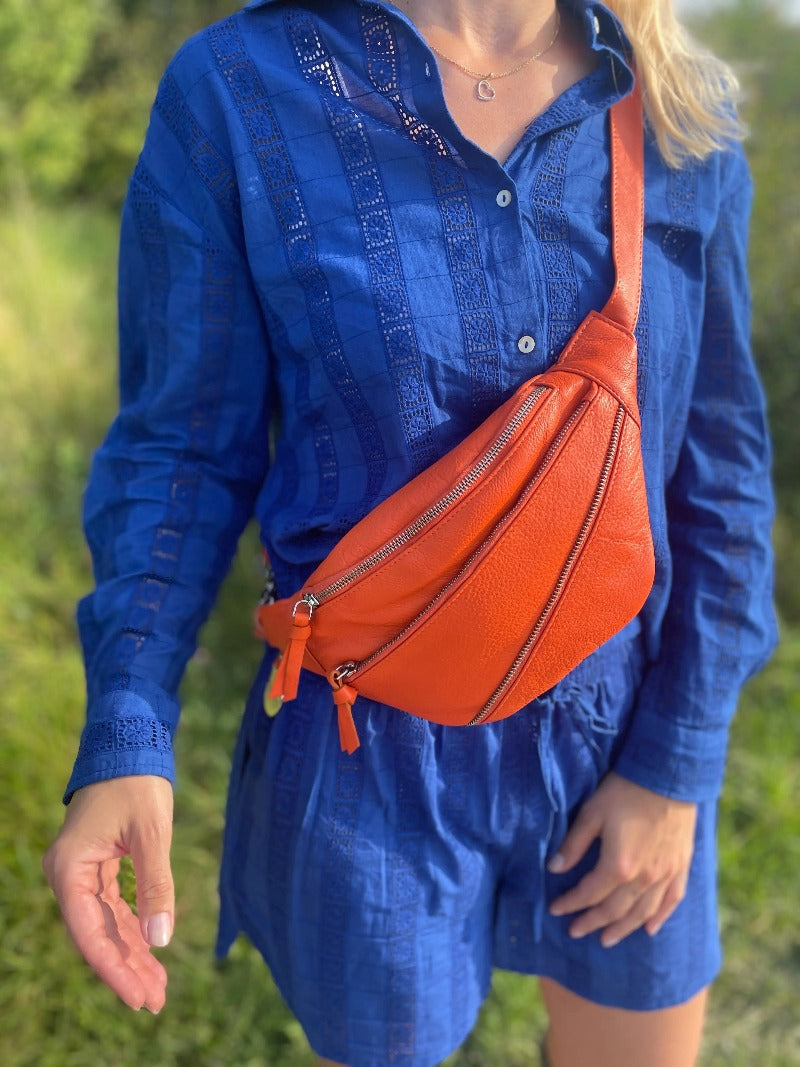 Style Ghita i smukt orange læder: Flot, cool bumbag i lækkert læder m. flot lynlåsdetalje Octopus Denmark