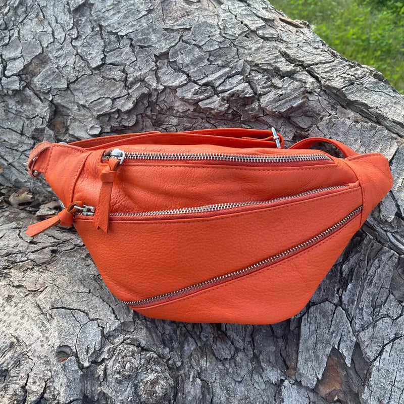 Style Ghita i smukt orangefarvet læder: Flot, cool bumbag i lækkert læder m. flot lynlåsdetalje Octopus Denmark