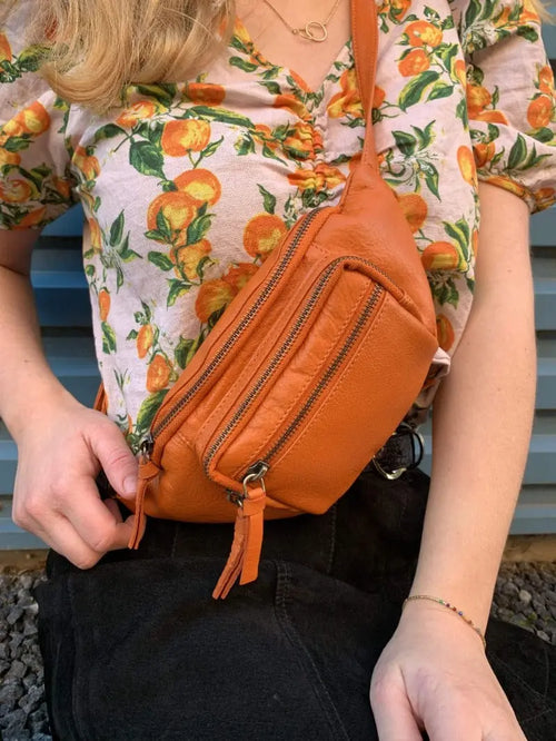 Style Indiana i orange. Flot mindre bumbag / bæltetaske i kvalitetslæder Octopus Denmark