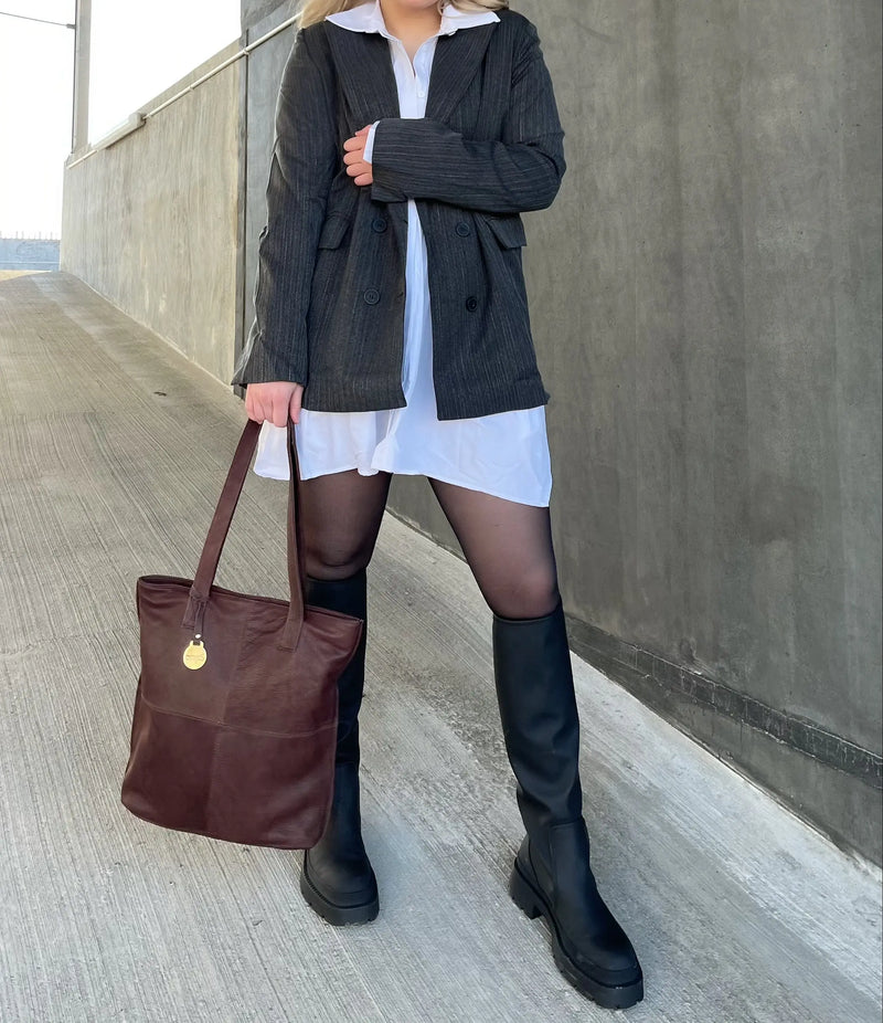 Style Joplin i flot mørkebrun læder (kun ét stk. på lager). Flot shopper, hånd- & skuldertaske i vidunderligt smukt kvalitetslæder Octopus Denmark