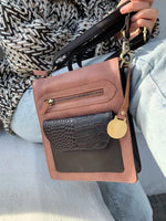 Style Korea i brun/cognac. Fed skuldertaske/crossbody i kraftigt læder Octopus Denmark