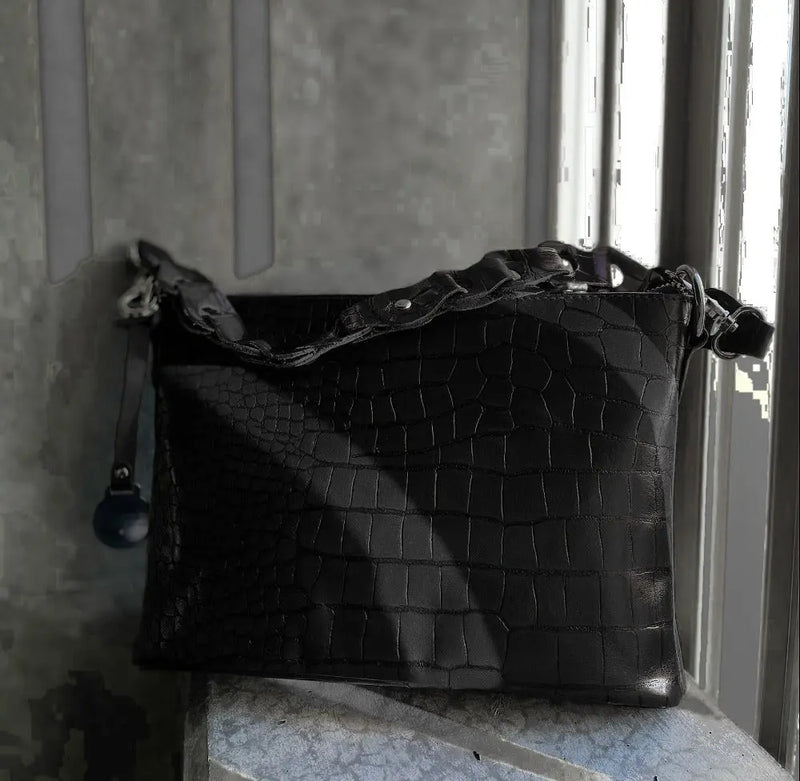 Style Kosovo i sort. Herlig clutch, håndtaske, skuldertaske og crossover Octopus Denmark