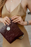 Style Limassol i mørk bordeaux. Skøn lille håndtaske / clutch i præget skind med flot flettet håndrem Octopus Denmark