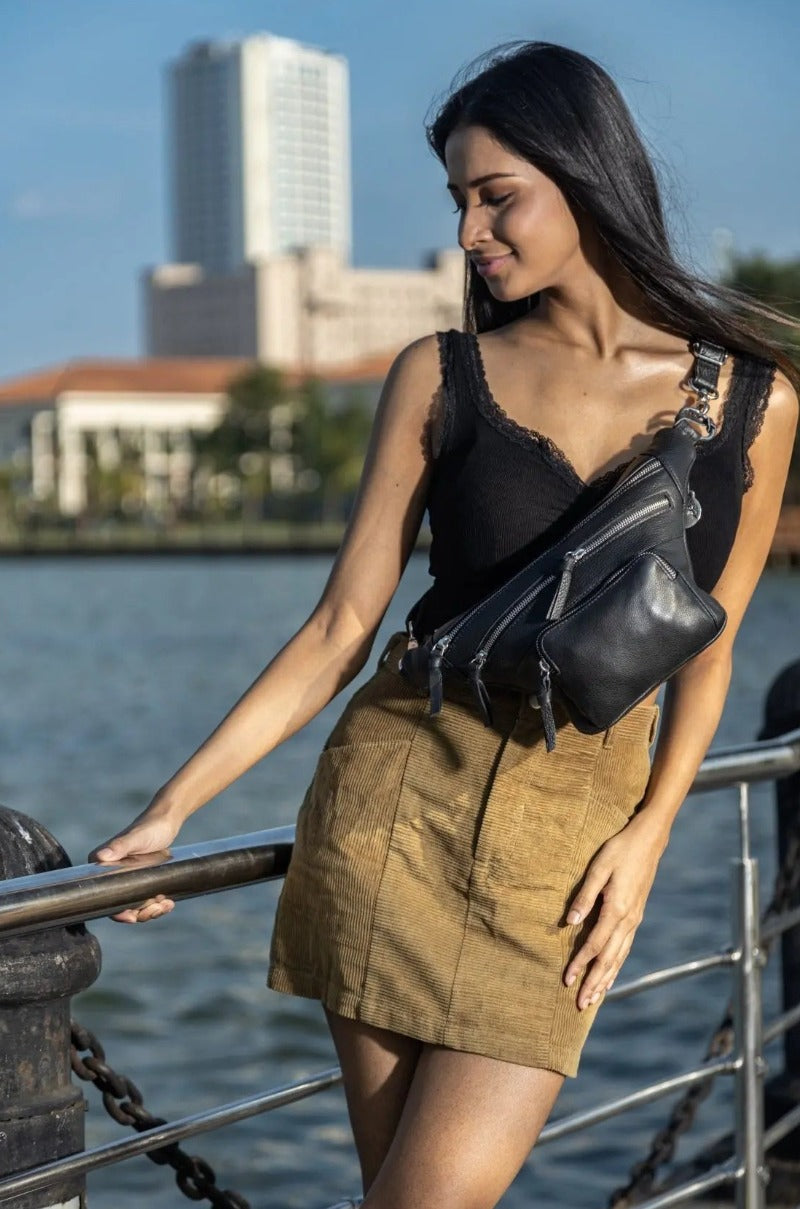 Style Nagasaki i smukt mørkebrunt læder. Uimodståelig bumbag taske med mange rum og lommer Octopus Denmark