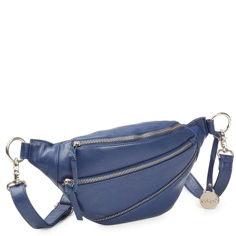  Style Nanna i blå (kun få stk. på lager). Flot, cool bumbag i smukt blåt læder og m. flot lynlås-detalje