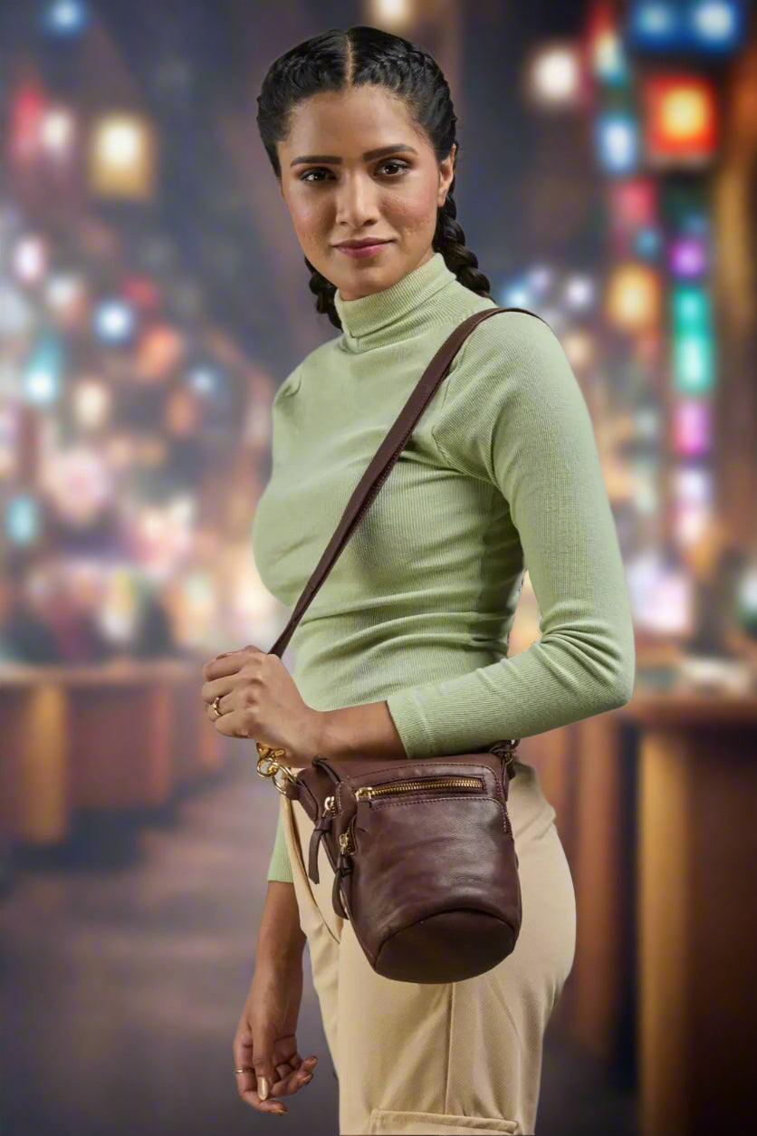  Style Nirvana i mørkebrun m. guld. Sublim mindre bumbag / skuldertaske / crossbody m. mange rum og lommer