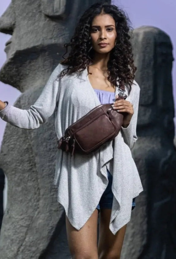  Style Norma i flot mørkebrun. Vidunderlig stor bumbag i læder m. masser af rum. Rolls-Royce modellen indenfor bumbags