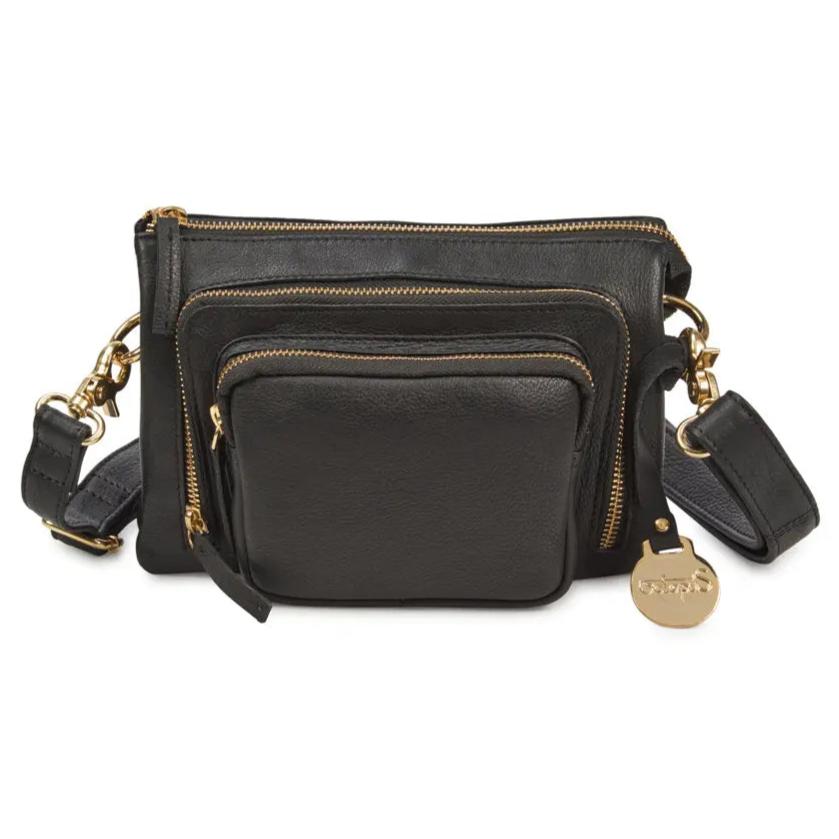  Style Oslo i sort med guld (kun ét stk. på lager). Ultratjekket og cool clutch, skulder- og crossbodytaske. Superfed taske m. mange rum