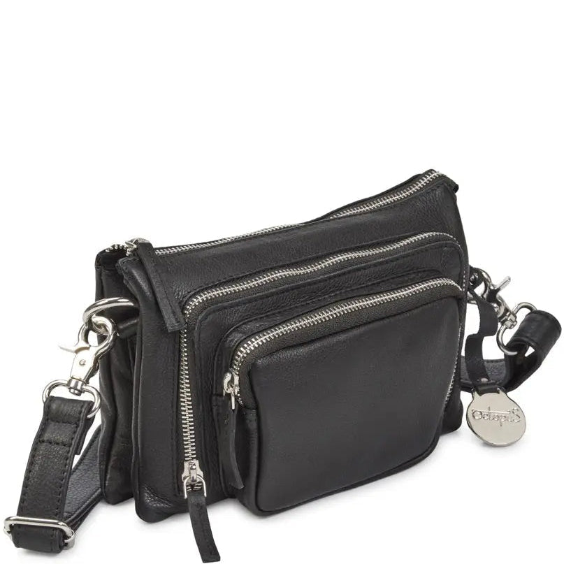 Style Oslo i sort med sølv. Über cool clutch, skulder- og crossbodytaske. Superfed taske med mange rum og flotte lynlåse - Octopus Denmark
