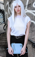 Style Panda i lyseblåt læder. Det stilfulde valg til hverdag og fest. Funktion møder flot form i denne mindre feminine skuldertaske Octopus Denmark