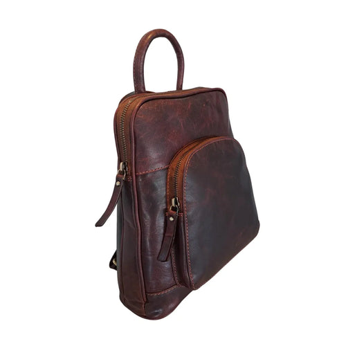 Style Peru i smukt mørkebrunt læder. Funktionel og stilfuld unisex rygsæk i buff oily-læder med et råt, mat finish og fede detaljer Octopus Denmark