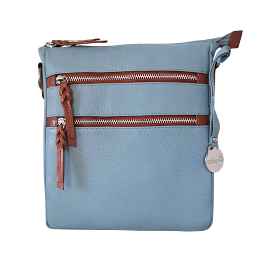 Style Playa i smukt lyseblåt læder med brune detalje. Skøn skulder- og crossbodytaske med flotte kontraster Octopus Denmark