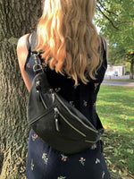 BEMÆRK: Fotoprøve. Style Frisco. Stor, rød bumbag / bæltetaske i smukt mørkerødt kvalitetslæder