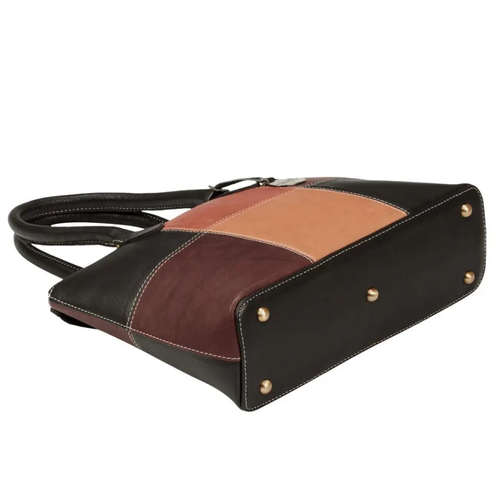  Style Nauru (kun få stk. på lager). Flot lædertaske i sort/brun/mørkebrun/cognac. Stor, elegant og klassisk håndtaske. Skulderrem medfølger